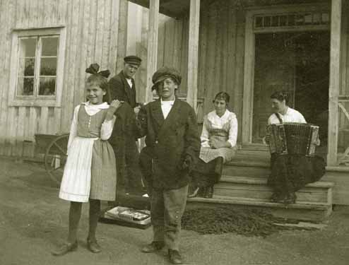 Dansande barn Hörneå